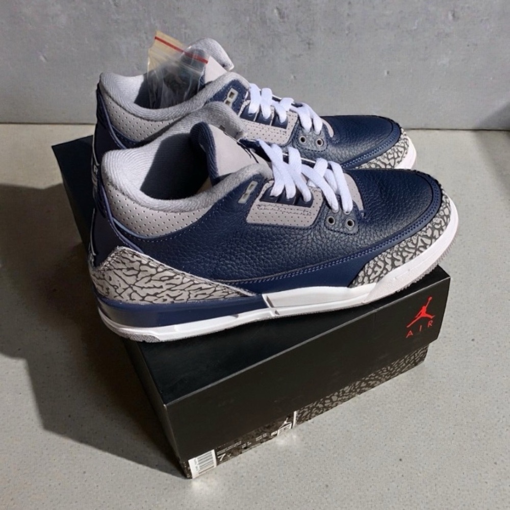 New Jordan 3  Retro Georgetown Size  7Y / 8.5 women